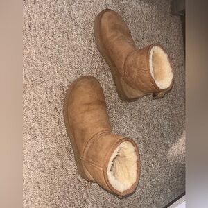 Ugh mini size 7